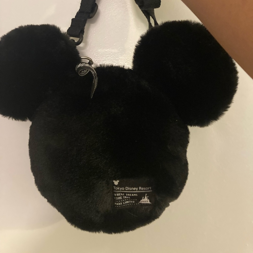Japan Tokyo Disney Resort Winter Mickey Shoulder bag fluffy black